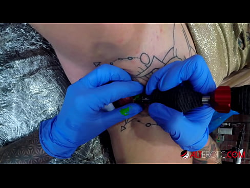 ❤️ tattooed ທີ່ສຸດ Hottie Sully Savage ໄດ້ຮັບ tattoo ສຸດ clitoris ຂອງນາງ ❤❌ ຮູບໂປ້ທາງຮູທະວານ ຢູ່ທີ່ພວກເຮົາ lo.hdpornpics.ru% ❌️